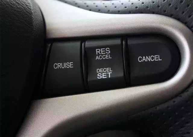 巡航失控 自動駕駛撞人 汽車智能到底行不行