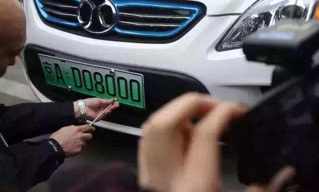 今天起，你在路上遇到這樣的車牌，千萬別驚訝！