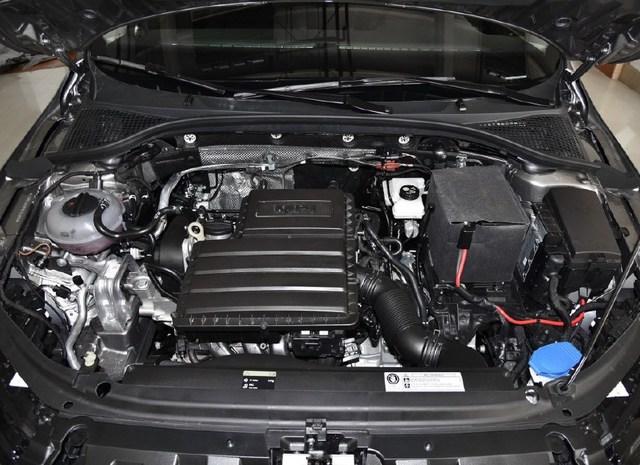 這款是三廂車：的就是這么能“裝”，配1。2T發(fā)動機!