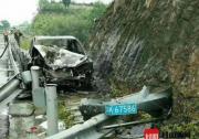 高速車禍 好心路人救出后三分鐘汽車起火