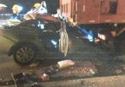 泥頭車壞停路邊 一年間兩輛小車鉆車底致兩人死亡