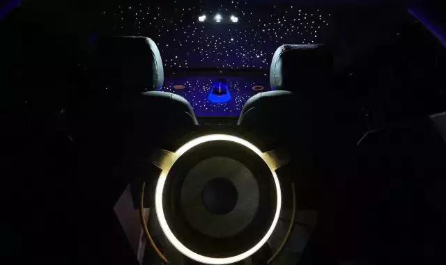 凱迪拉克凱雷德黑金版，一款豪華全尺寸SUV的巔峰之作！