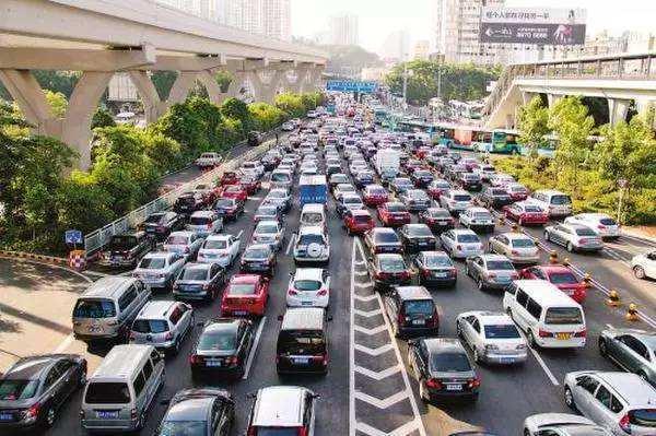 堵車鬧心又容易出車禍 學會這幾招保證再也不被剮蹭
