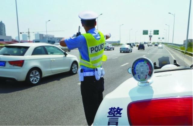 交警最喜歡查的4種車 開著上路就得有心理準備 就盯著你呢
