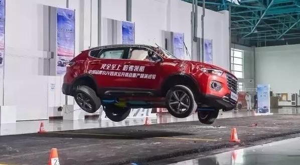 哈弗H6又出新車的型了,是不是快要防彈了!!