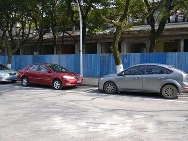 路上最容易違章的10個場景，不好好看100分都不夠扣！