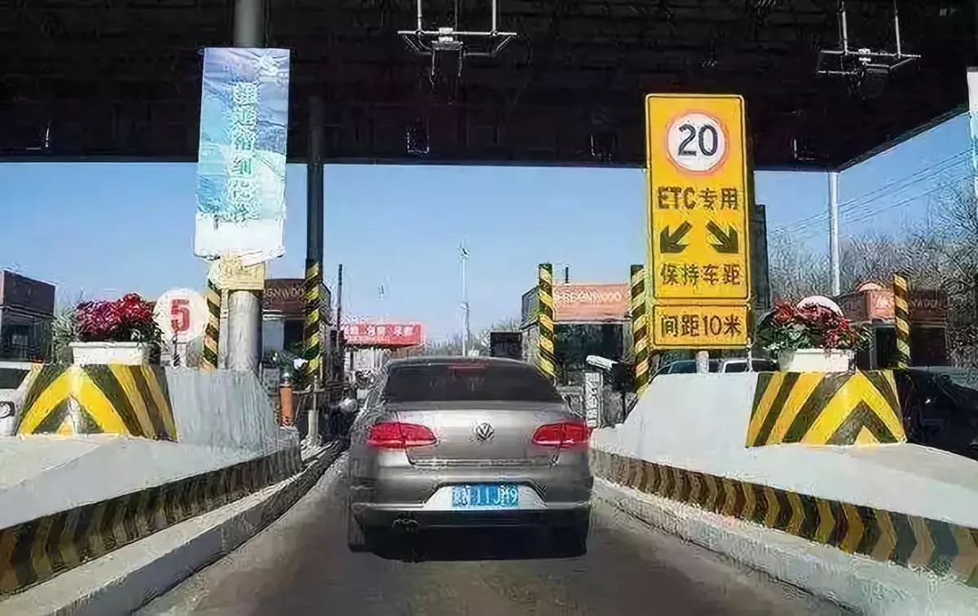 路上最容易違章的10個場景，不好好看100分都不夠扣！
