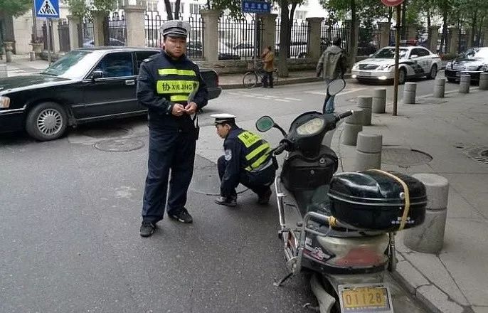 路上最容易違章的10個場景，不好好看100分都不夠扣！