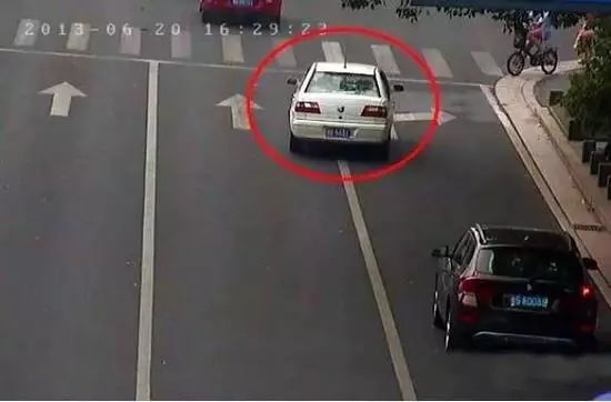 路上最容易違章的10個場景，不好好看100分都不夠扣！