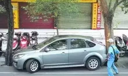 停車真的有講究 這樣三個停車位 你會停哪兒