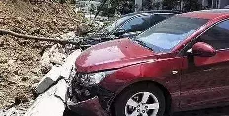 停車真的有講究 這樣三個停車位 你會停哪兒