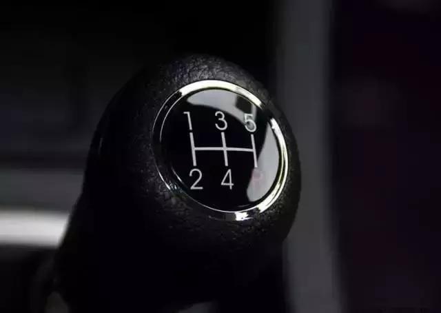 不想愛(ài)車(chē)減壽 這些駕車(chē)壞習(xí)慣必須改    