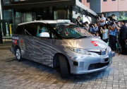 全球首例無人駕駛出租車正式運(yùn)營 單程車費(fèi)不足百元