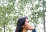 生活在別處：雯雯與VV7的快意人生