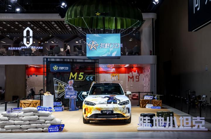 問界在重慶車展詮釋新豪華標桿