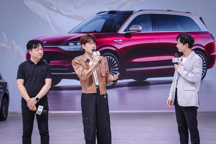 問界在重慶車展詮釋新豪華標桿